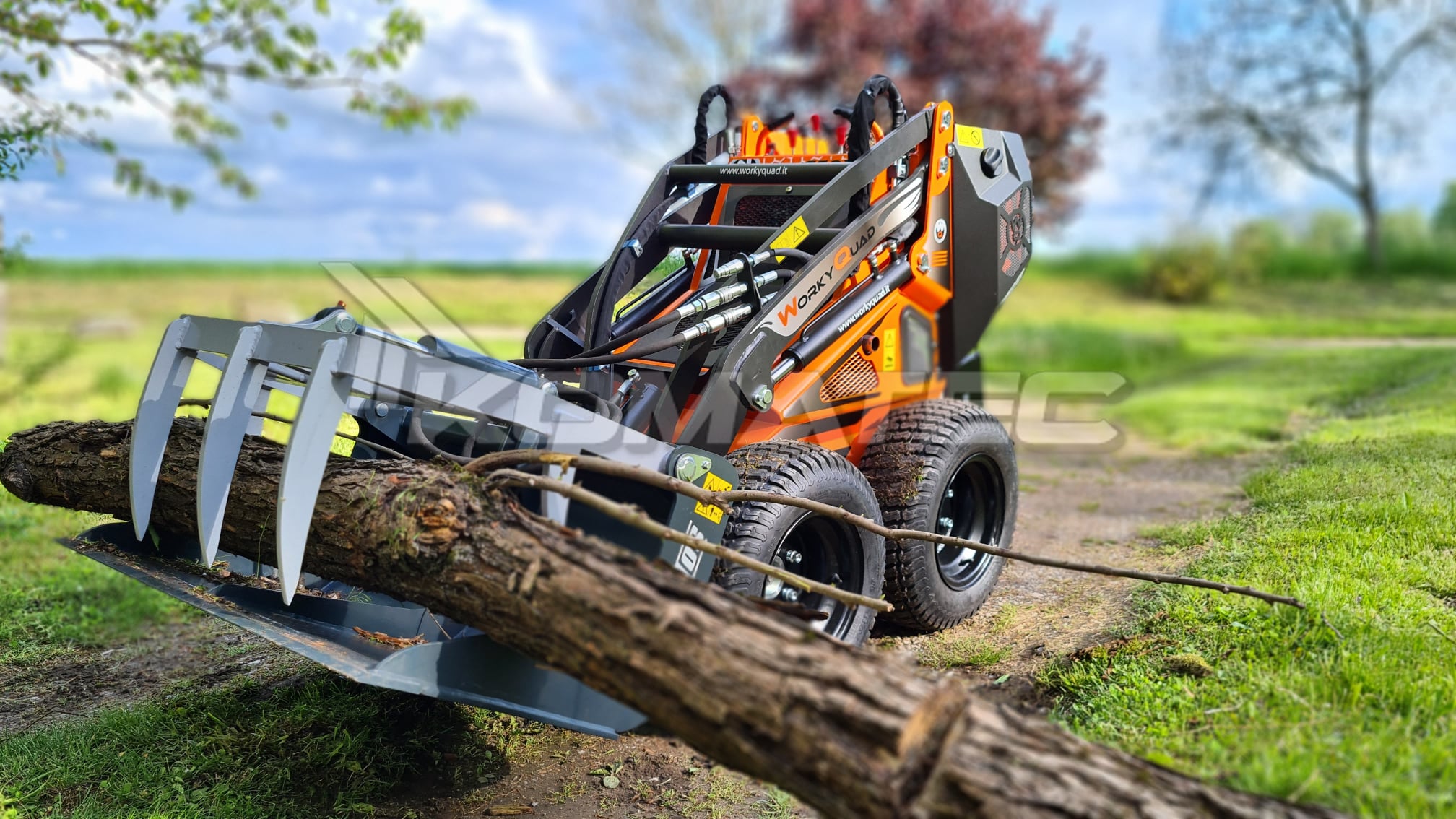 Video – nakladač CAST model SSQ 22 při kácení stromů